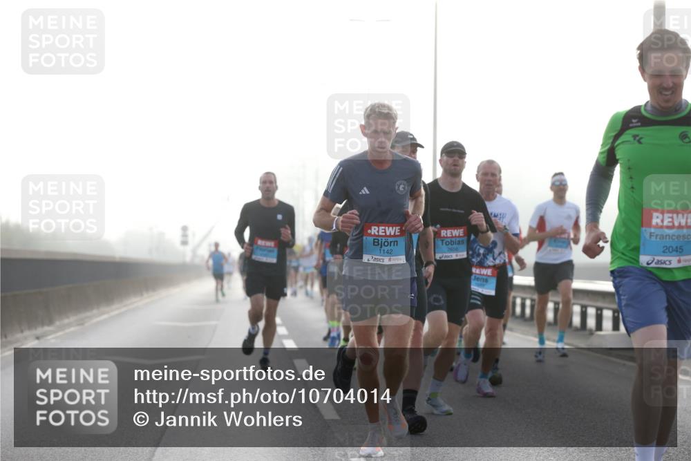 03.10.2026 - Köhlbrandbrückenlauf Jannik Wohlers http://msf.ph/oto/10704014 03.10.2026 09:13:23 Position 3 1142, 2656, 2045 meine-sportfotos.de