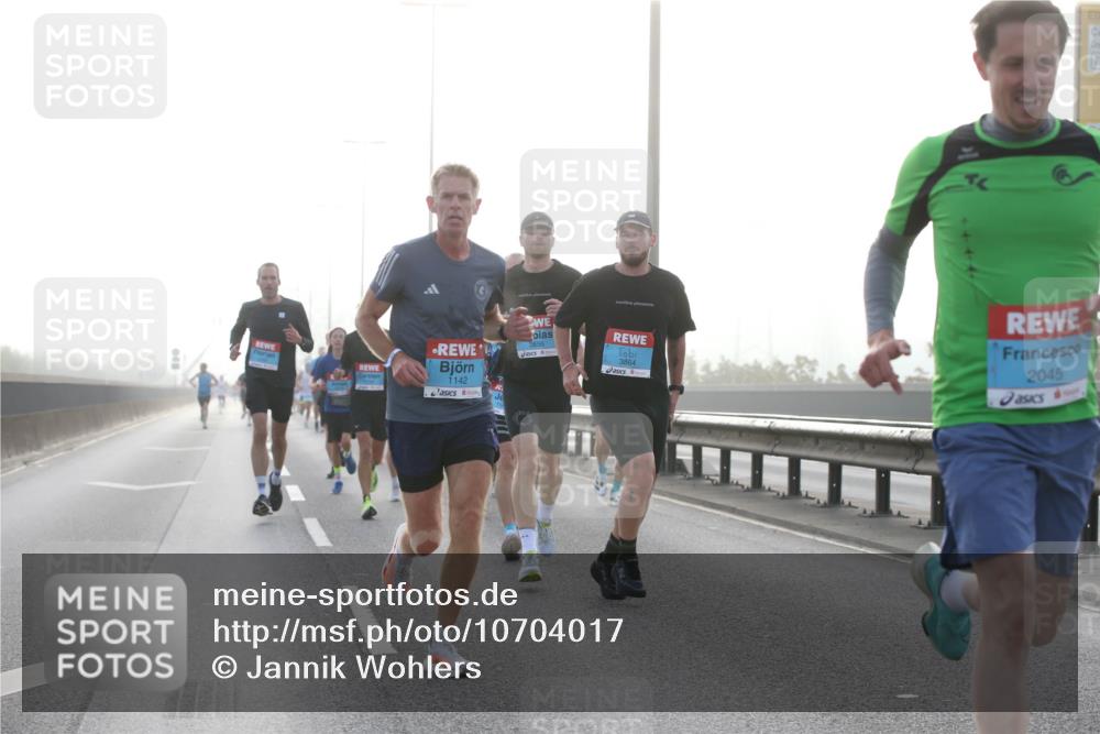 03.10.2026 - Köhlbrandbrückenlauf Jannik Wohlers http://msf.ph/oto/10704017 03.10.2026 09:13:23 Position 3 1142, 2656, 3864, 2045 meine-sportfotos.de