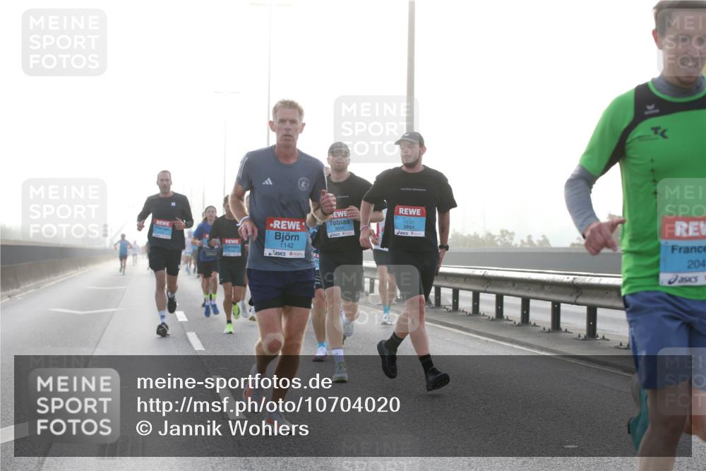 03.10.2026 - Köhlbrandbrückenlauf Jannik Wohlers http://msf.ph/oto/10704020 03.10.2026 09:13:24 Position 3 3864, 2656, 1142, 204 meine-sportfotos.de