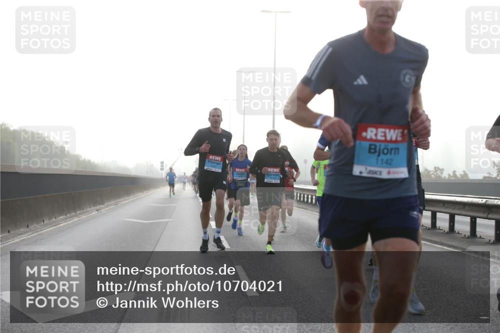 03.10.2026 - Köhlbrandbrückenlauf Jannik Wohlers http://msf.ph/oto/10704021 03.10.2026 09:13:25 Position 3 2194, 1142 meine-sportfotos.de