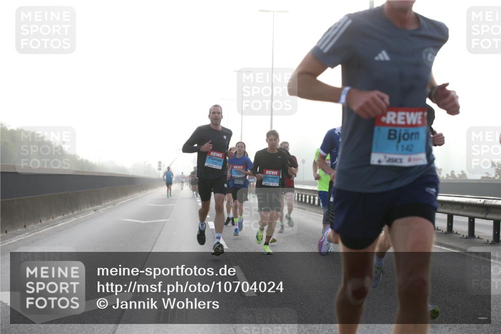 03.10.2026 - Köhlbrandbrückenlauf Jannik Wohlers http://msf.ph/oto/10704024 03.10.2026 09:13:25 Position 3 1142 meine-sportfotos.de