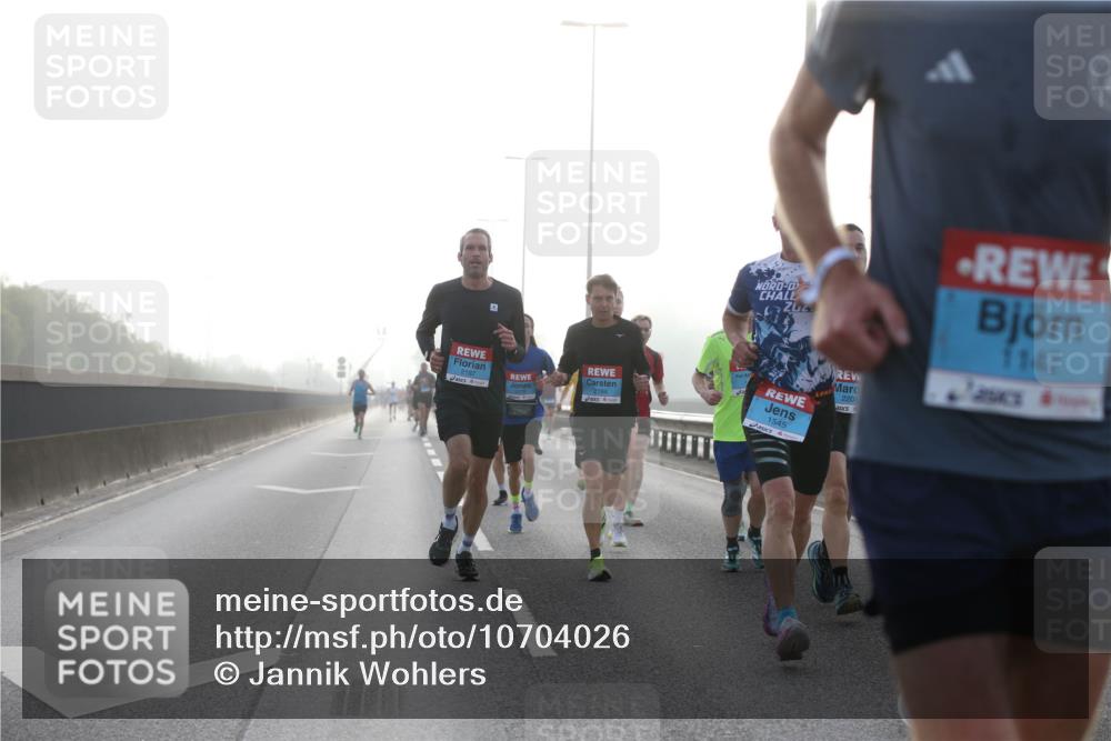 03.10.2026 - Köhlbrandbrückenlauf Jannik Wohlers http://msf.ph/oto/10704026 03.10.2026 09:13:25 Position 3 2197, 2194, 1545, 2206, 1142 meine-sportfotos.de