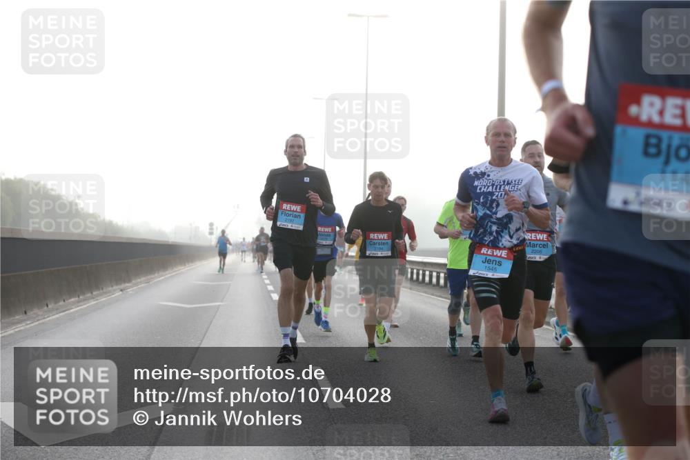 03.10.2026 - Köhlbrandbrückenlauf Jannik Wohlers http://msf.ph/oto/10704028 03.10.2026 09:13:25 Position 3 2197, 2194, 1545, 2206, 114 meine-sportfotos.de