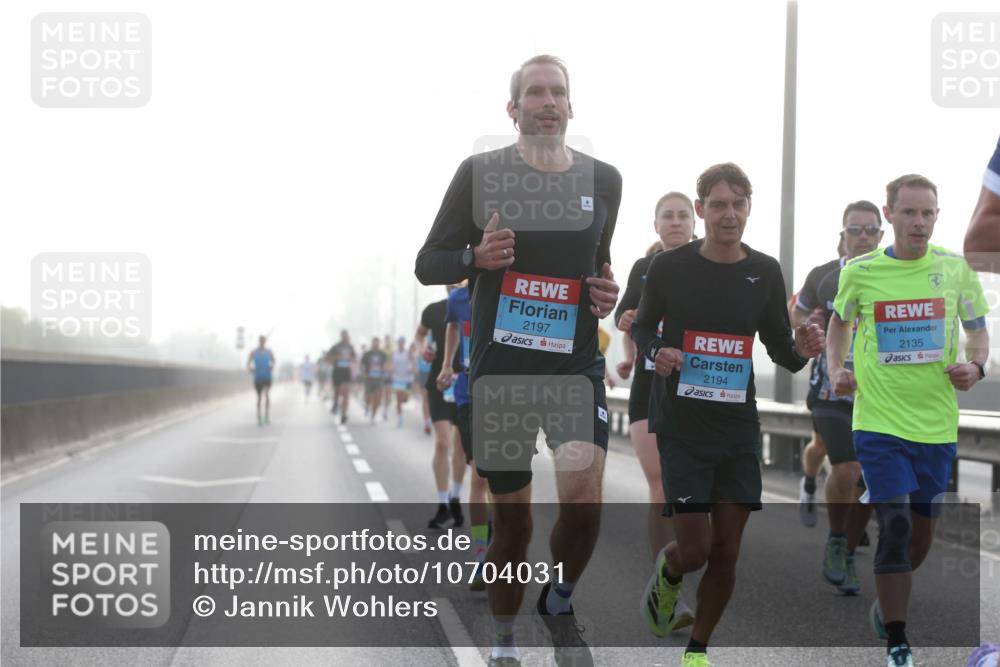 03.10.2026 - Köhlbrandbrückenlauf Jannik Wohlers http://msf.ph/oto/10704031 03.10.2026 09:13:26 Position 3 2197, 2194, 2135 meine-sportfotos.de
