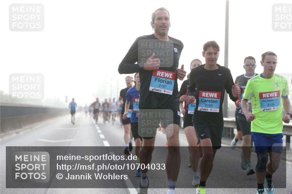 03.10.2026 - Köhlbrandbrückenlauf Jannik Wohlers http://msf.ph/oto/10704033 03.10.2026 09:13:26 Position 3 2197, 2194, 2135 meine-sportfotos.de