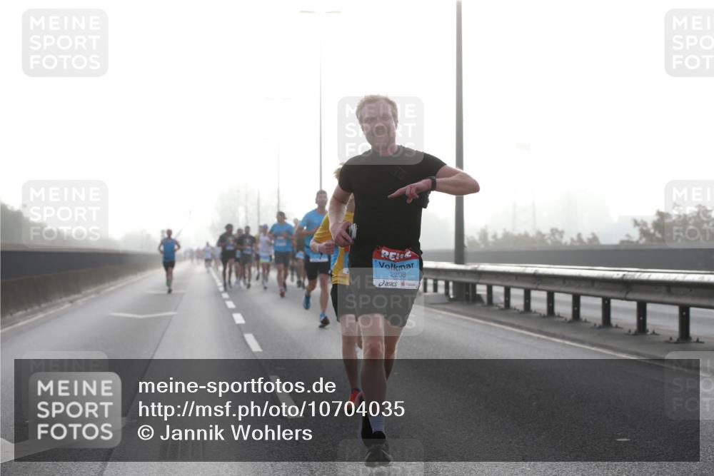 03.10.2026 - Köhlbrandbrückenlauf Jannik Wohlers http://msf.ph/oto/10704035 03.10.2026 09:13:29 Position 3 2208 meine-sportfotos.de