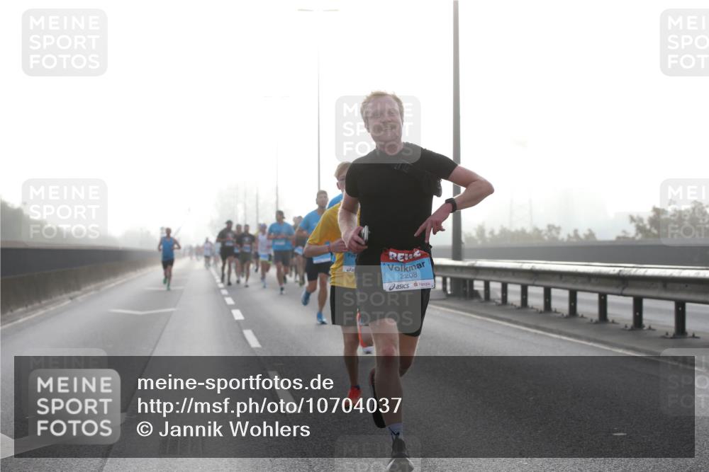 03.10.2026 - Köhlbrandbrückenlauf Jannik Wohlers http://msf.ph/oto/10704037 03.10.2026 09:13:29 Position 3 2208 meine-sportfotos.de