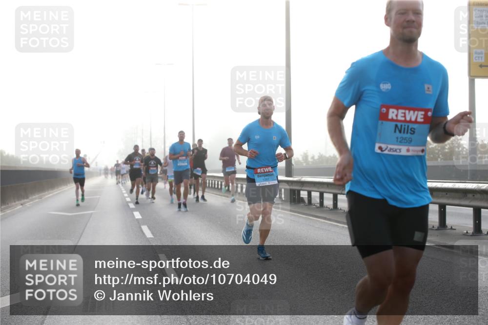 03.10.2026 - Köhlbrandbrückenlauf Jannik Wohlers http://msf.ph/oto/10704049 03.10.2026 09:13:31 Position 3 1261, 1259 meine-sportfotos.de