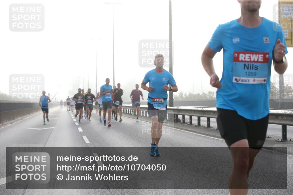 03.10.2026 - Köhlbrandbrückenlauf Jannik Wohlers http://msf.ph/oto/10704050 03.10.2026 09:13:31 Position 3 1261, 1259 meine-sportfotos.de