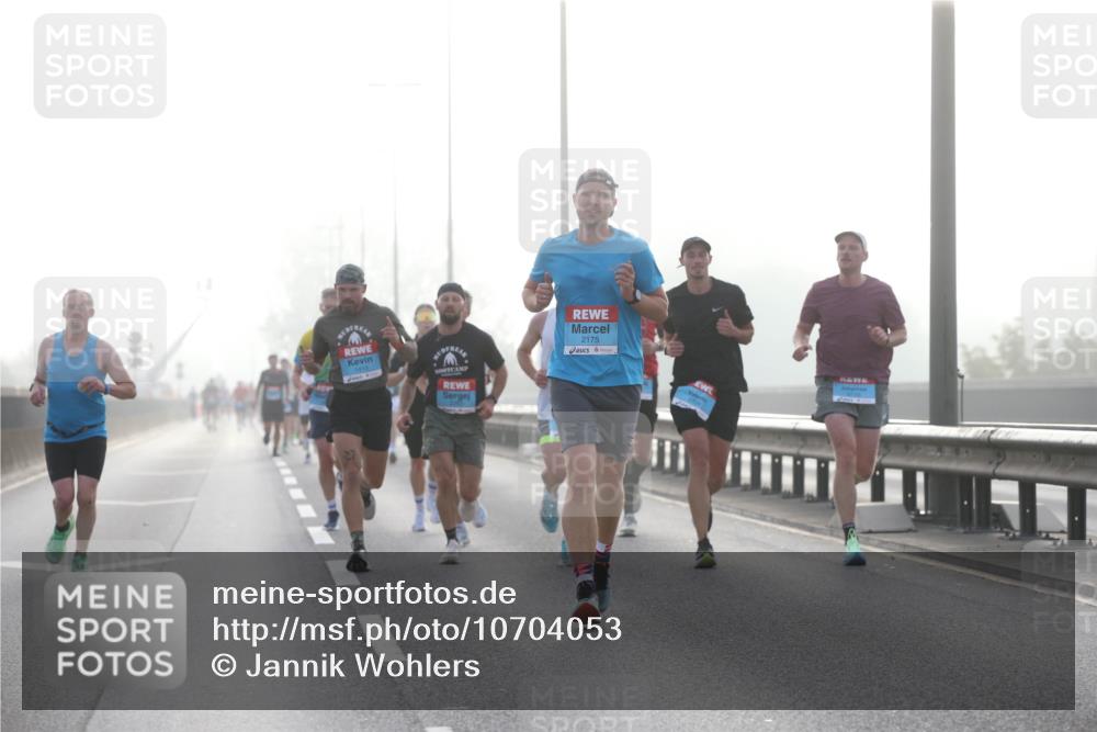 03.10.2026 - Köhlbrandbrückenlauf Jannik Wohlers http://msf.ph/oto/10704053 03.10.2026 09:13:33 Position 3 1413, 2175 meine-sportfotos.de