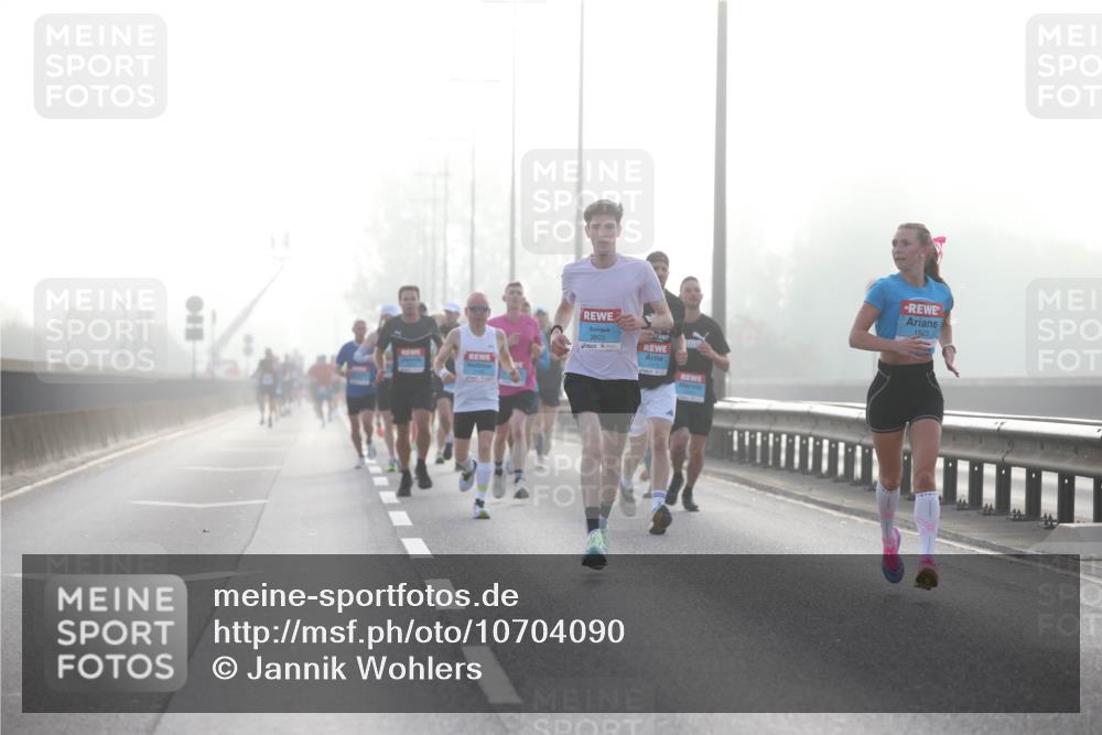 03.10.2026 - Köhlbrandbrückenlauf Jannik Wohlers http://msf.ph/oto/10704090 03.10.2026 09:13:39 Position 3 3803, 1523 meine-sportfotos.de