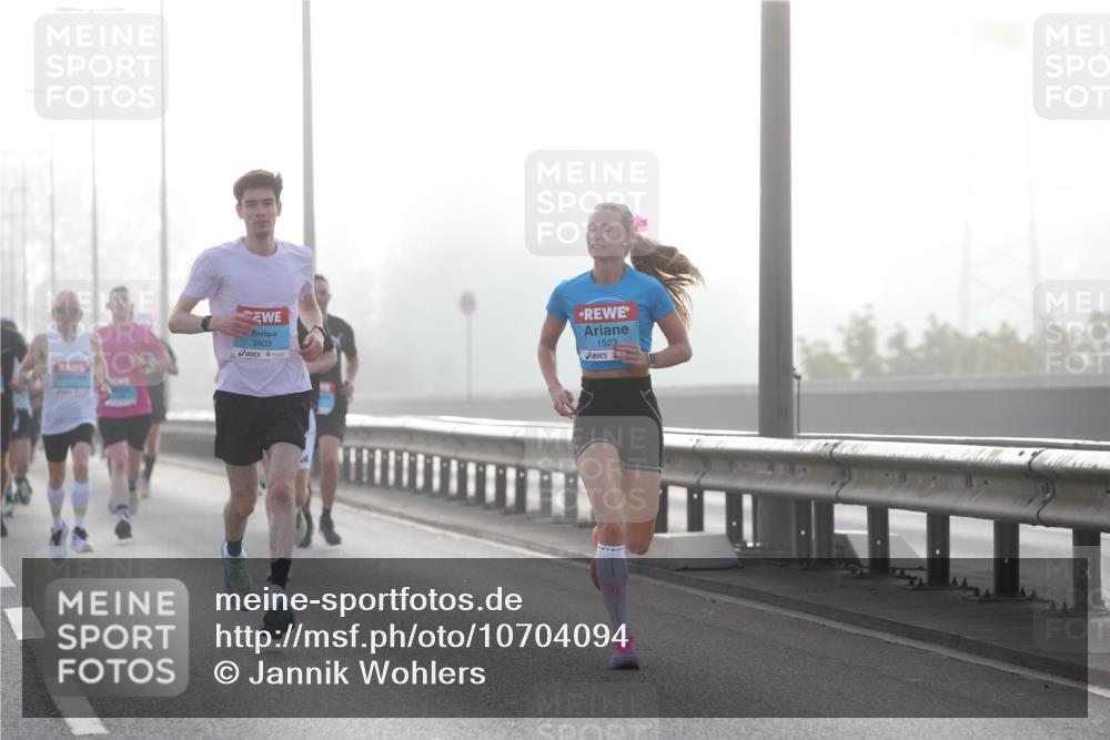 03.10.2026 - Köhlbrandbrückenlauf Jannik Wohlers http://msf.ph/oto/10704094 03.10.2026 09:13:40 Position 3 3803, 1523 meine-sportfotos.de