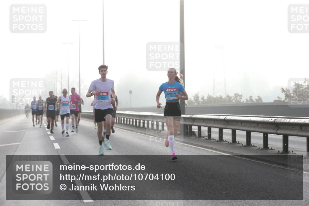 03.10.2026 - Köhlbrandbrückenlauf Jannik Wohlers http://msf.ph/oto/10704100 03.10.2026 09:13:41 Position 3 3803, 1523 meine-sportfotos.de
