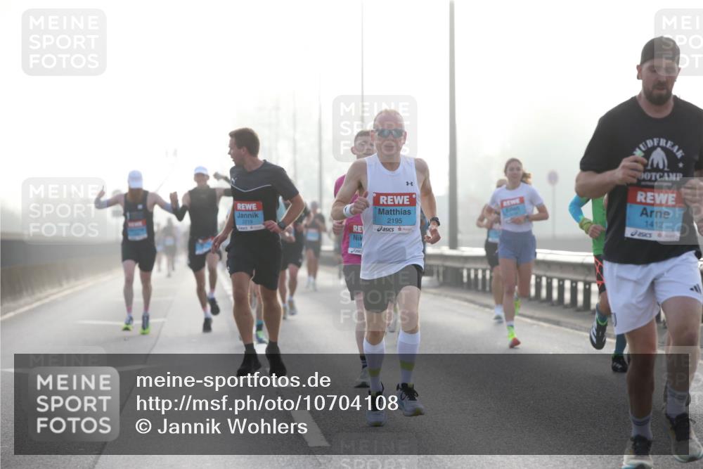 03.10.2026 - Köhlbrandbrückenlauf Jannik Wohlers http://msf.ph/oto/10704108 03.10.2026 09:13:44 Position 3 2219, 2195, 1412 meine-sportfotos.de