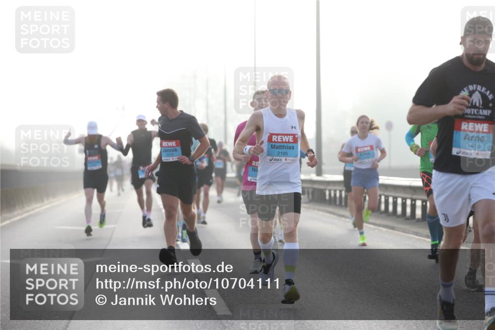 03.10.2026 - Köhlbrandbrückenlauf Jannik Wohlers http://msf.ph/oto/10704111 03.10.2026 09:13:44 Position 3 2219, 2195, 1412 meine-sportfotos.de