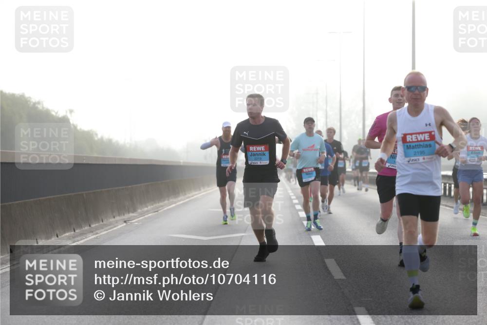 03.10.2026 - Köhlbrandbrückenlauf Jannik Wohlers http://msf.ph/oto/10704116 03.10.2026 09:13:45 Position 3 2219, 2195 meine-sportfotos.de
