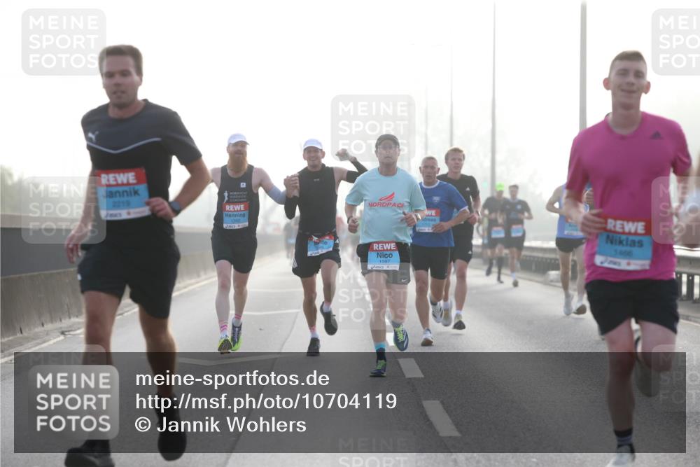 03.10.2026 - Köhlbrandbrückenlauf Jannik Wohlers http://msf.ph/oto/10704119 03.10.2026 09:13:46 Position 3 2219, 1392, 1397, 1712, 1406 meine-sportfotos.de
