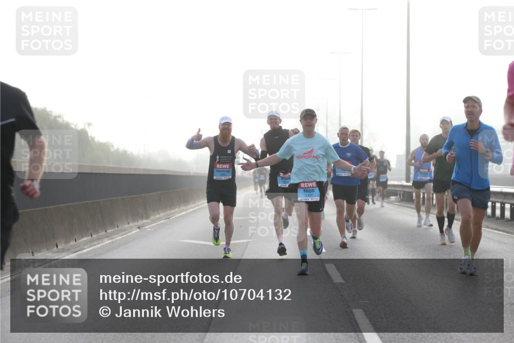 03.10.2026 - Köhlbrandbrückenlauf Jannik Wohlers http://msf.ph/oto/10704132 03.10.2026 09:13:48 Position 3 1392, 1397 meine-sportfotos.de