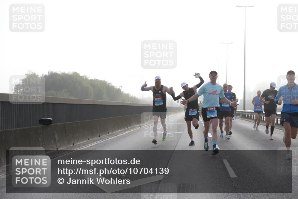 03.10.2026 - Köhlbrandbrückenlauf Jannik Wohlers http://msf.ph/oto/10704139 03.10.2026 09:13:48 Position 3  meine-sportfotos.de