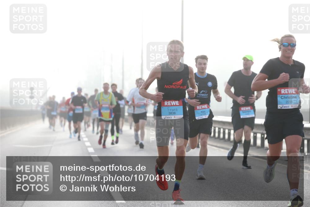 03.10.2026 - Köhlbrandbrückenlauf Jannik Wohlers http://msf.ph/oto/10704193 03.10.2026 09:13:56 Position 3 3836, 3769, 2235 meine-sportfotos.de