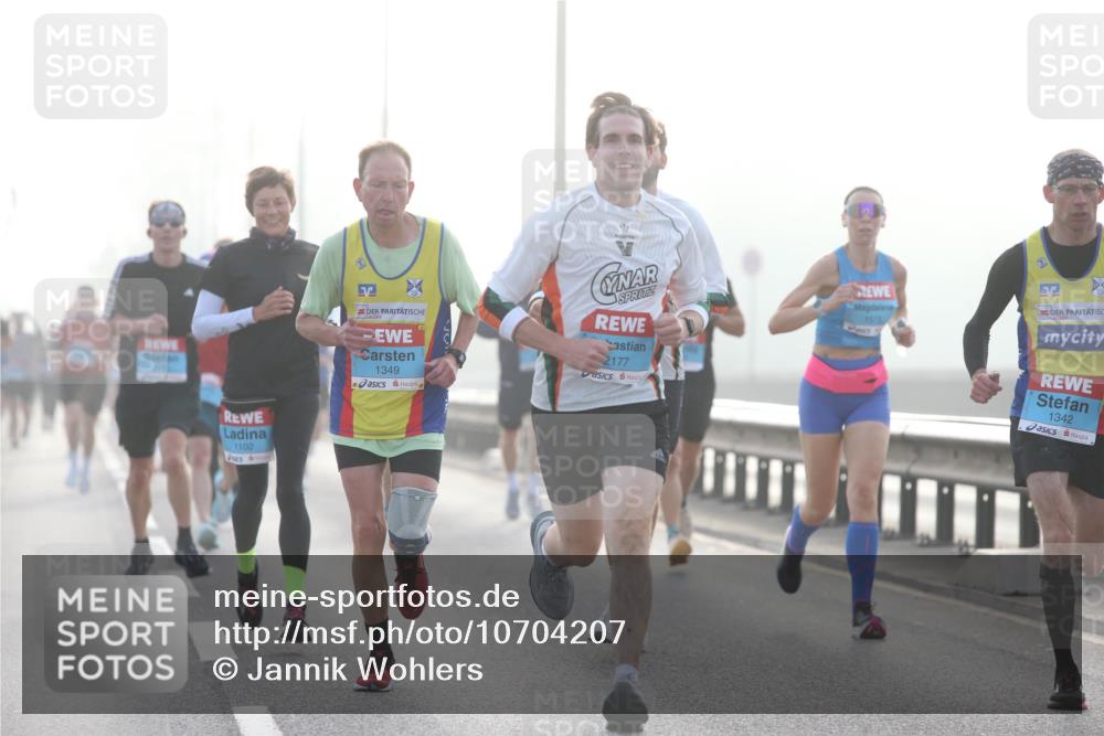 03.10.2026 - Köhlbrandbrückenlauf Jannik Wohlers http://msf.ph/oto/10704207 03.10.2026 09:14:00 Position 3 1102, 1349, 2177, 1342 meine-sportfotos.de