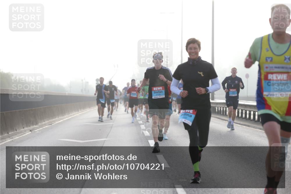 03.10.2026 - Köhlbrandbrückenlauf Jannik Wohlers http://msf.ph/oto/10704221 03.10.2026 09:14:03 Position 3 2133, 102, 1349 meine-sportfotos.de