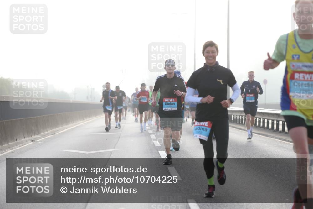 03.10.2026 - Köhlbrandbrückenlauf Jannik Wohlers http://msf.ph/oto/10704225 03.10.2026 09:14:03 Position 3 2133, 102, 1349 meine-sportfotos.de