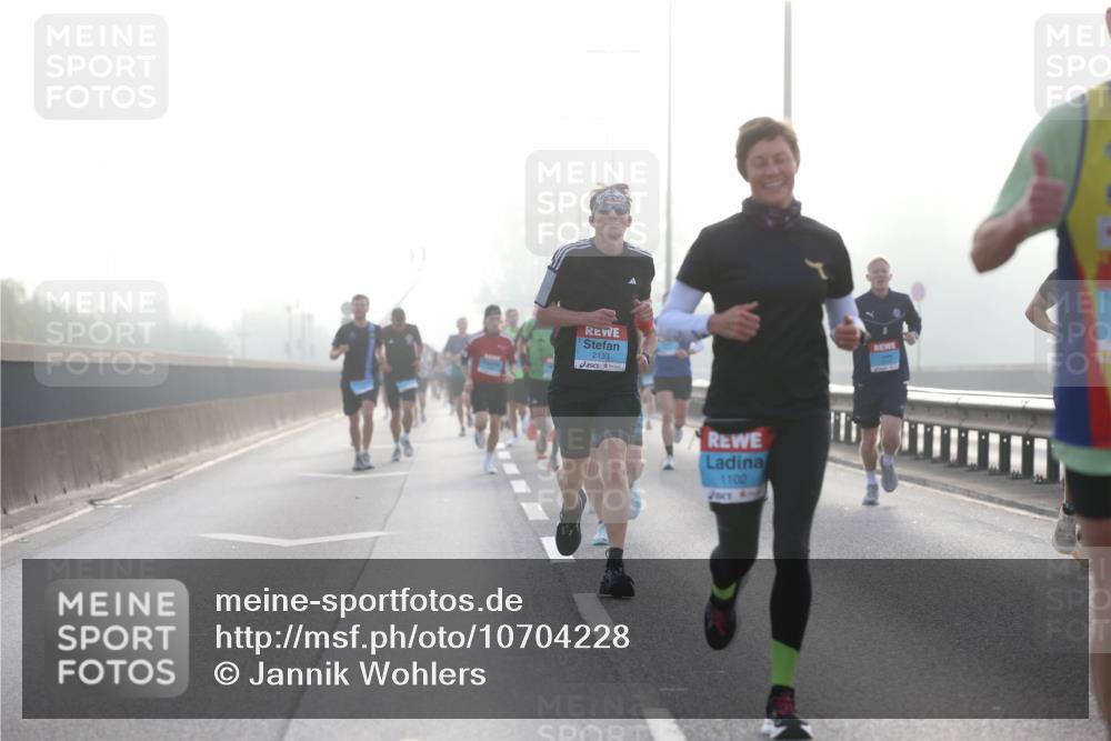 03.10.2026 - Köhlbrandbrückenlauf Jannik Wohlers http://msf.ph/oto/10704228 03.10.2026 09:14:03 Position 3 2133, 1102 meine-sportfotos.de
