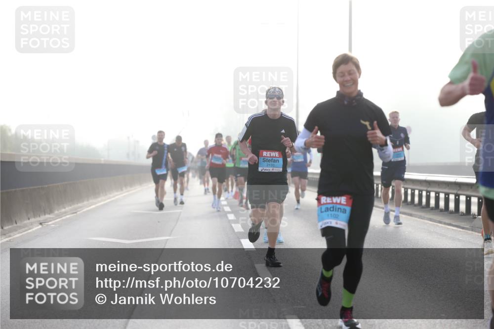 03.10.2026 - Köhlbrandbrückenlauf Jannik Wohlers http://msf.ph/oto/10704232 03.10.2026 09:14:03 Position 3 2133, 1102 meine-sportfotos.de