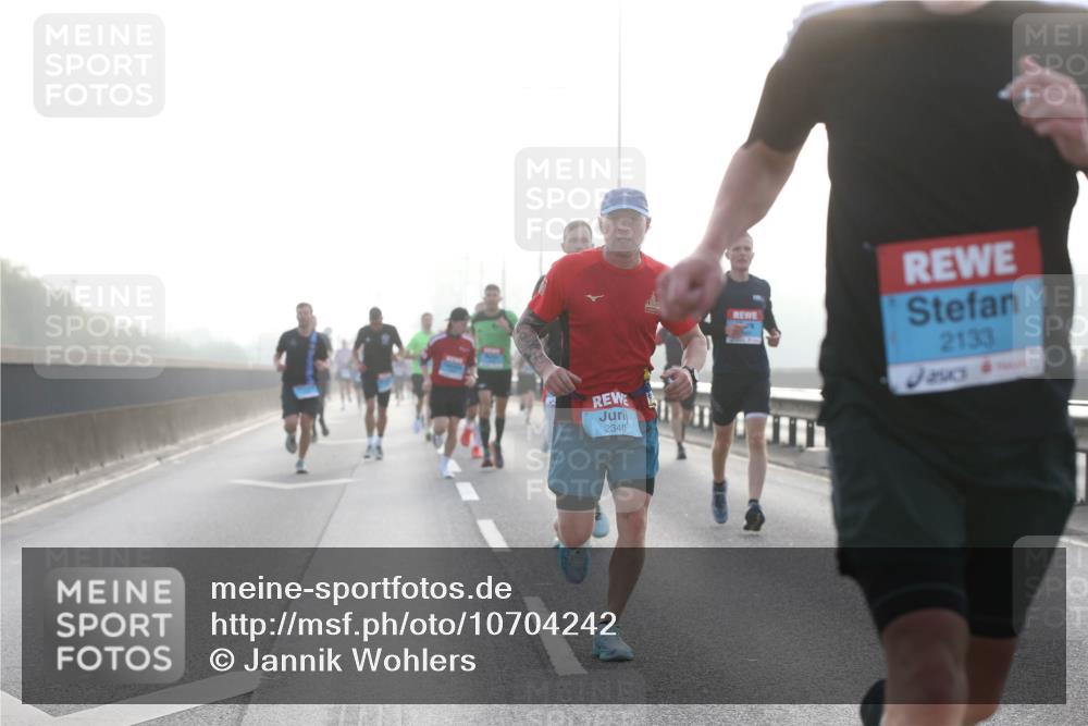 03.10.2026 - Köhlbrandbrückenlauf Jannik Wohlers http://msf.ph/oto/10704242 03.10.2026 09:14:07 Position 3 2340, 2133 meine-sportfotos.de