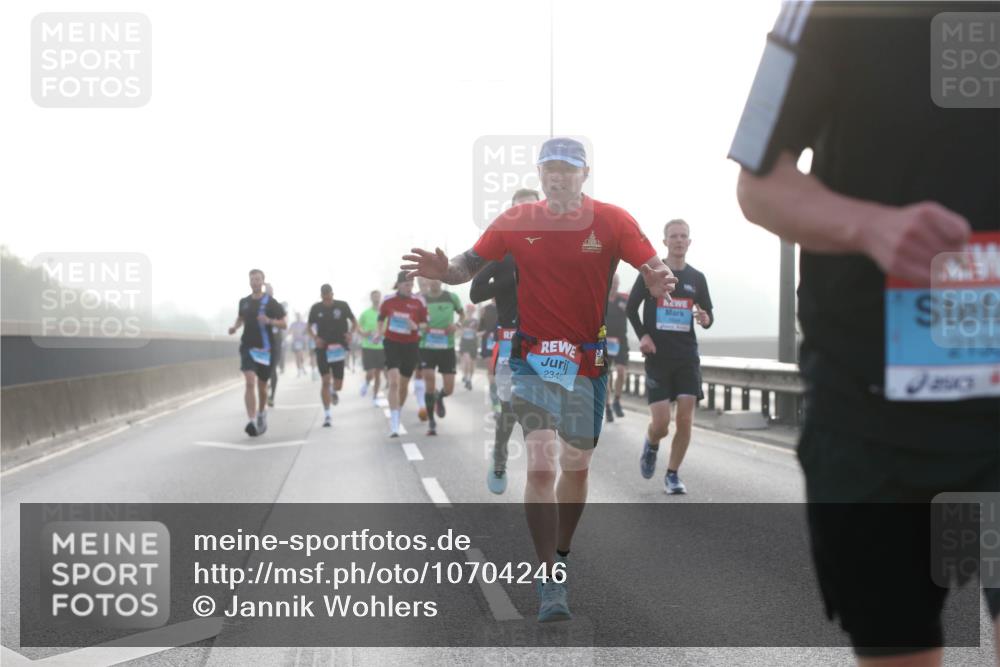 03.10.2026 - Köhlbrandbrückenlauf Jannik Wohlers http://msf.ph/oto/10704246 03.10.2026 09:14:07 Position 3 2340, 2133 meine-sportfotos.de