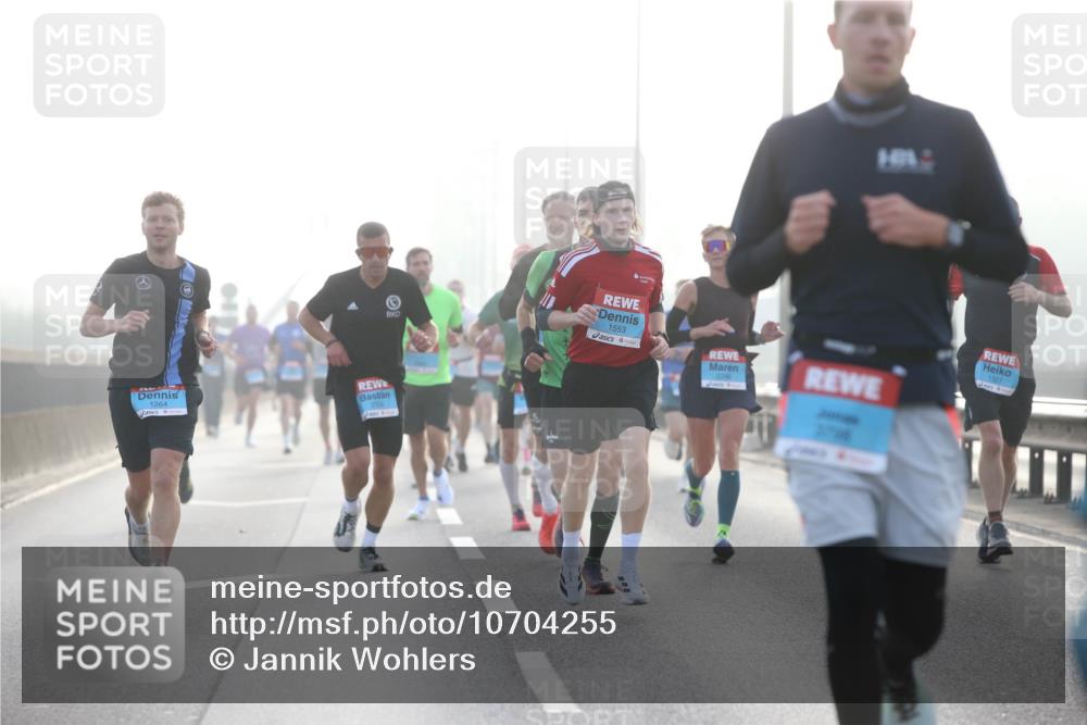 03.10.2026 - Köhlbrandbrückenlauf Jannik Wohlers http://msf.ph/oto/10704255 03.10.2026 09:14:08 Position 3 1264, 1553, 1327 meine-sportfotos.de