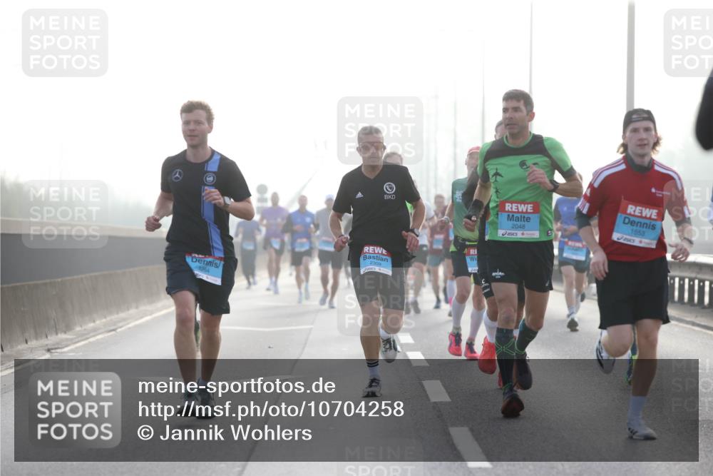 03.10.2026 - Köhlbrandbrückenlauf Jannik Wohlers http://msf.ph/oto/10704258 03.10.2026 09:14:09 Position 3 1264, 2309, 2048, 1553, 1111 meine-sportfotos.de