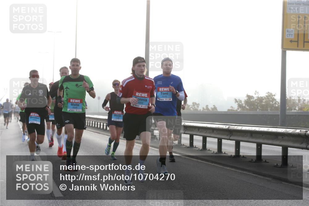 03.10.2026 - Köhlbrandbrückenlauf Jannik Wohlers http://msf.ph/oto/10704270 03.10.2026 09:14:11 Position 3 2309, 2048, 1553, 1515 meine-sportfotos.de