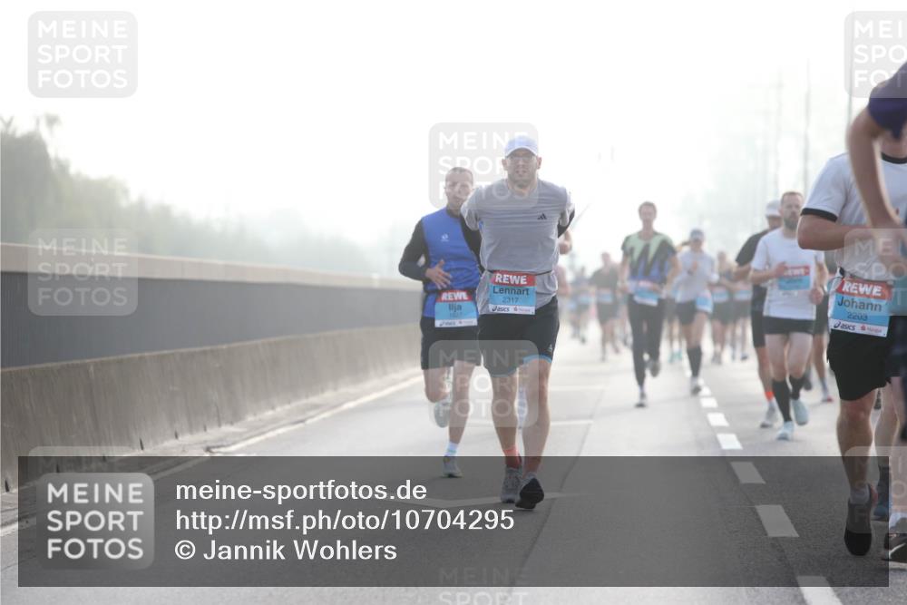 03.10.2026 - Köhlbrandbrückenlauf Jannik Wohlers http://msf.ph/oto/10704295 03.10.2026 09:14:16 Position 3 2317, 2203 meine-sportfotos.de