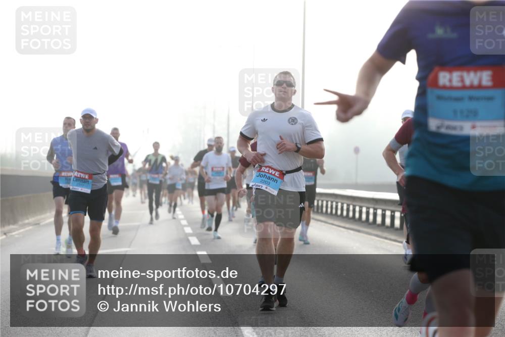 03.10.2026 - Köhlbrandbrückenlauf Jannik Wohlers http://msf.ph/oto/10704297 03.10.2026 09:14:18 Position 3 2317, 2203, 1129 meine-sportfotos.de
