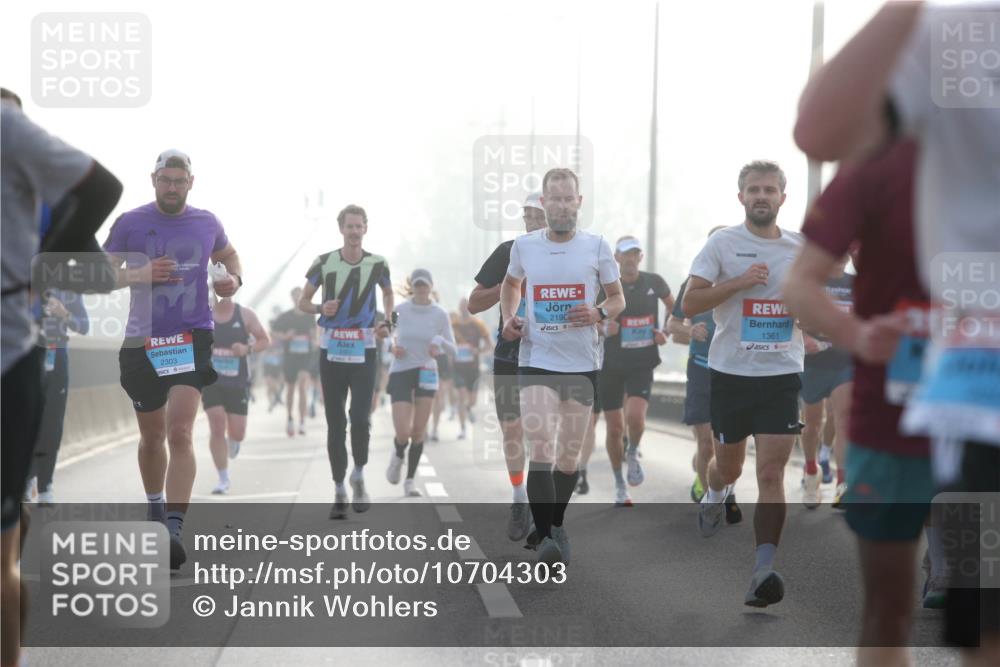 03.10.2026 - Köhlbrandbrückenlauf Jannik Wohlers http://msf.ph/oto/10704303 03.10.2026 09:14:20 Position 3 2303, 219, 1361, 201 meine-sportfotos.de
