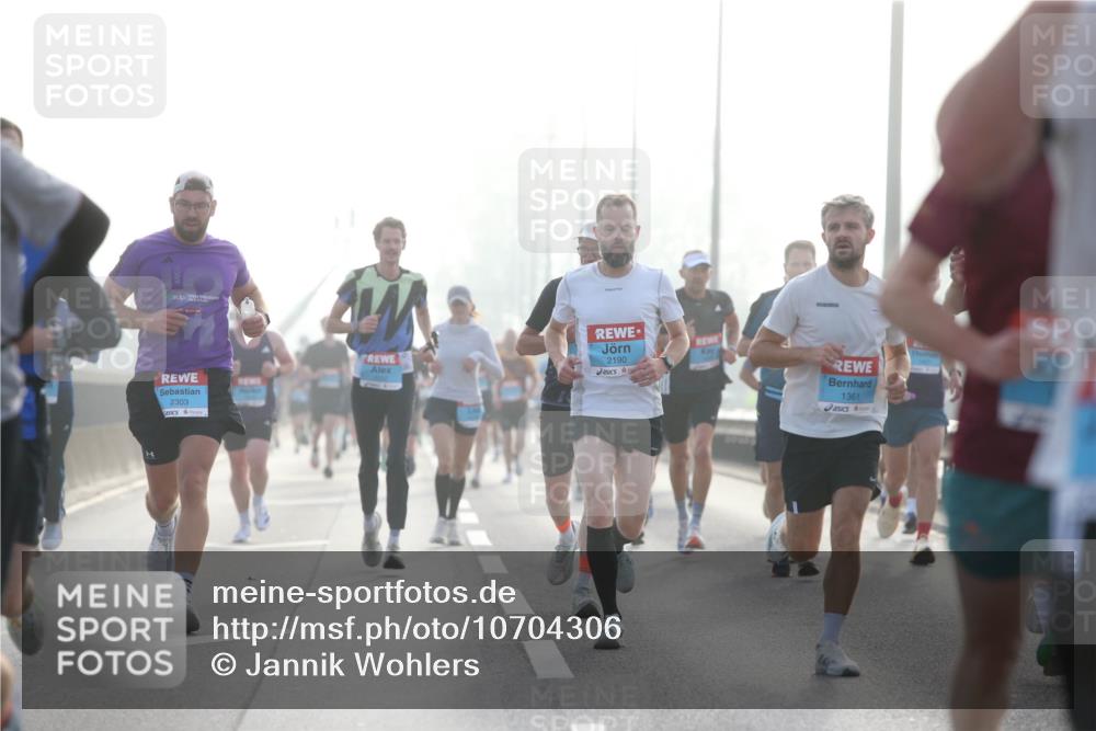03.10.2026 - Köhlbrandbrückenlauf Jannik Wohlers http://msf.ph/oto/10704306 03.10.2026 09:14:20 Position 3 2303, 2190, 1361 meine-sportfotos.de