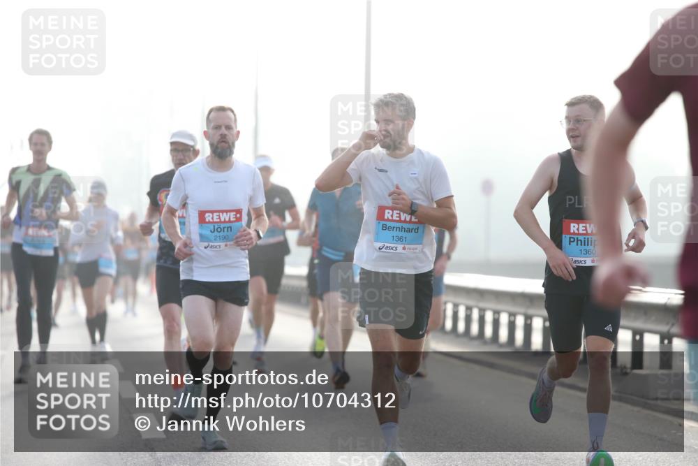 03.10.2026 - Köhlbrandbrückenlauf Jannik Wohlers http://msf.ph/oto/10704312 03.10.2026 09:14:21 Position 3 2190, 1361, 1360 meine-sportfotos.de