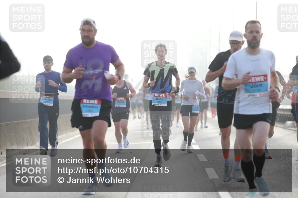03.10.2026 - Köhlbrandbrückenlauf Jannik Wohlers http://msf.ph/oto/10704315 03.10.2026 09:14:22 Position 3 2238, 31, 2300, 2352, 2190 meine-sportfotos.de