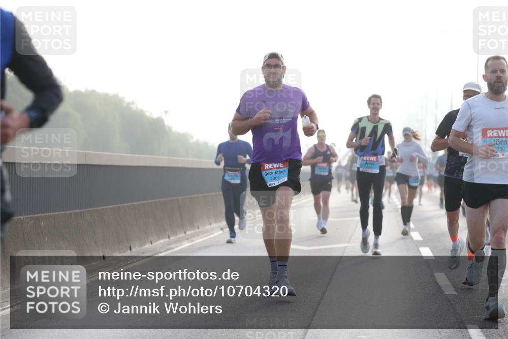 03.10.2026 - Köhlbrandbrückenlauf Jannik Wohlers http://msf.ph/oto/10704320 03.10.2026 09:14:23 Position 3 2190, 2303 meine-sportfotos.de