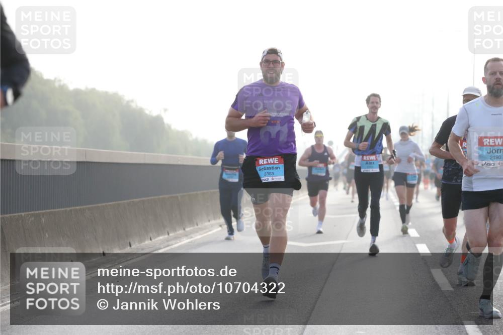 03.10.2026 - Köhlbrandbrückenlauf Jannik Wohlers http://msf.ph/oto/10704322 03.10.2026 09:14:23 Position 3 2303, 2190 meine-sportfotos.de