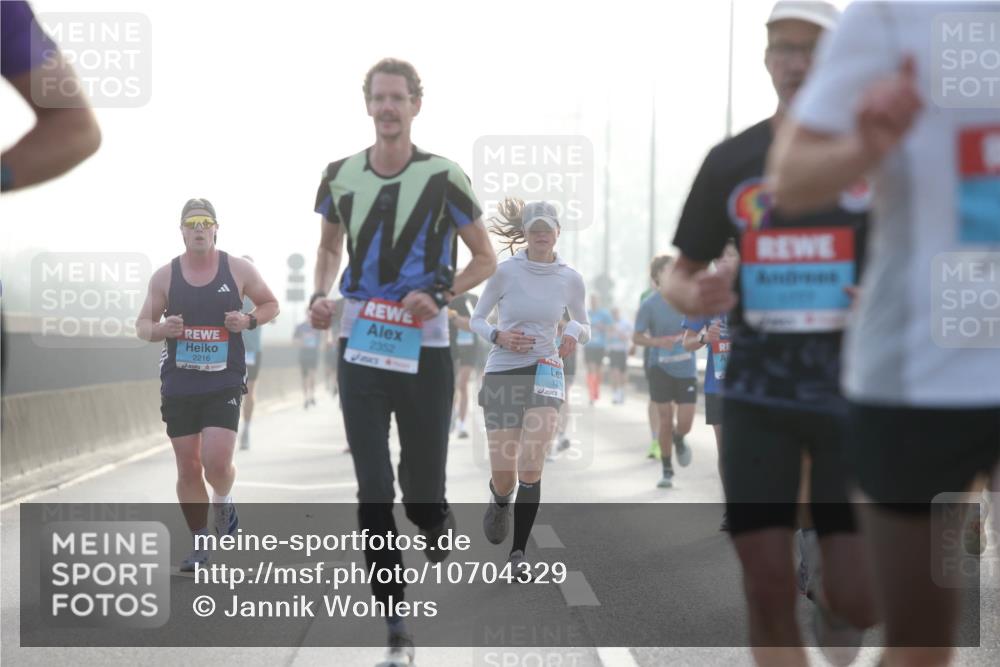 03.10.2026 - Köhlbrandbrückenlauf Jannik Wohlers http://msf.ph/oto/10704329 03.10.2026 09:14:24 Position 3 2352, 1234, 2216 meine-sportfotos.de