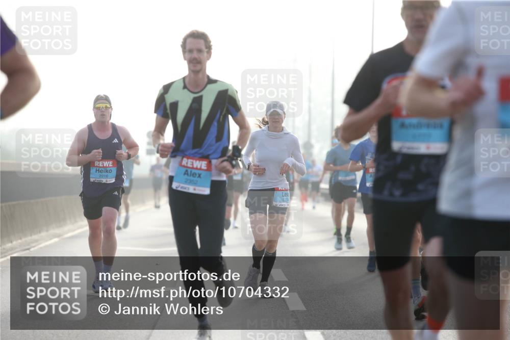 03.10.2026 - Köhlbrandbrückenlauf Jannik Wohlers http://msf.ph/oto/10704332 03.10.2026 09:14:24 Position 3 2216, 2352, 1234 meine-sportfotos.de