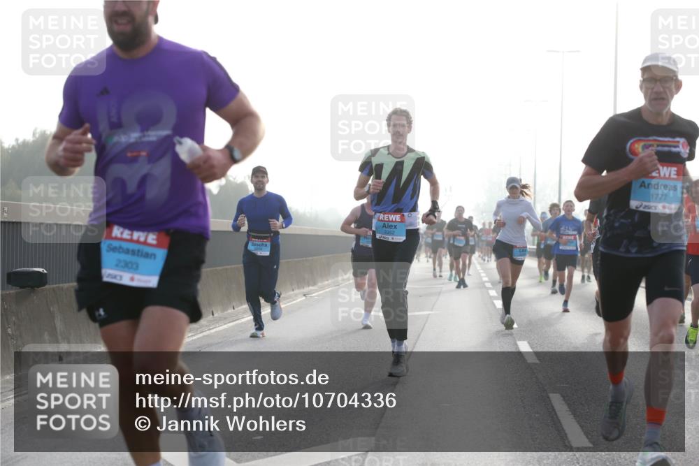 03.10.2026 - Köhlbrandbrückenlauf Jannik Wohlers http://msf.ph/oto/10704336 03.10.2026 09:14:25 Position 3 2303, 2352, 1777 meine-sportfotos.de
