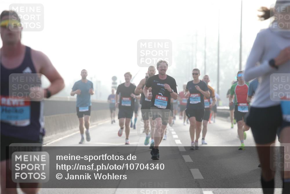 03.10.2026 - Köhlbrandbrückenlauf Jannik Wohlers http://msf.ph/oto/10704340 03.10.2026 09:14:27 Position 3 1421 meine-sportfotos.de