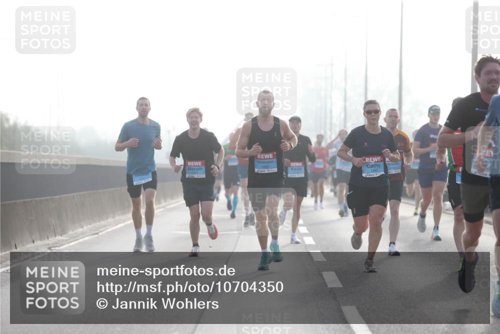 03.10.2026 - Köhlbrandbrückenlauf Jannik Wohlers http://msf.ph/oto/10704350 03.10.2026 09:14:30 Position 3 2365, 1952, 2140 meine-sportfotos.de