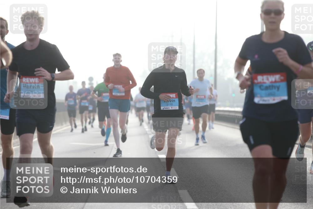 03.10.2026 - Köhlbrandbrückenlauf Jannik Wohlers http://msf.ph/oto/10704359 03.10.2026 09:14:34 Position 3 7, 2044, 2110 meine-sportfotos.de