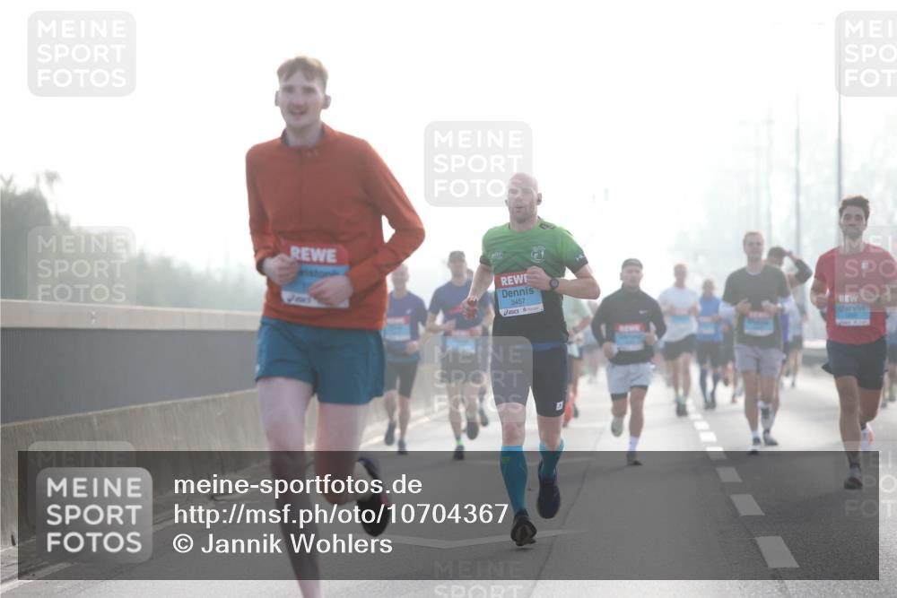 03.10.2026 - Köhlbrandbrückenlauf Jannik Wohlers http://msf.ph/oto/10704367 03.10.2026 09:14:37 Position 3 3457 meine-sportfotos.de