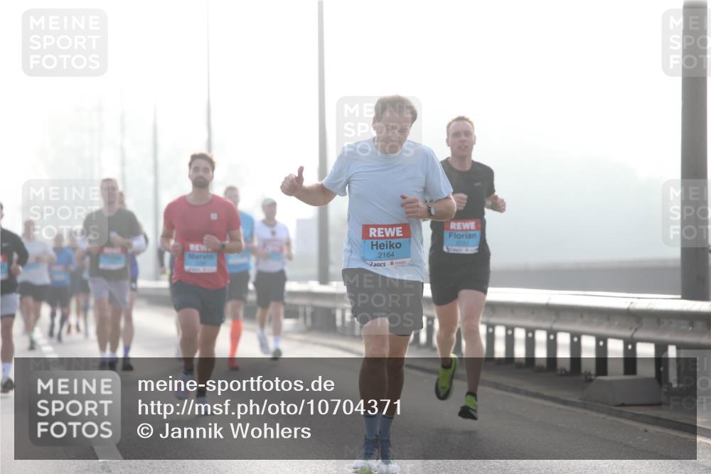 03.10.2026 - Köhlbrandbrückenlauf Jannik Wohlers http://msf.ph/oto/10704371 03.10.2026 09:14:39 Position 3 2164, 2151 meine-sportfotos.de